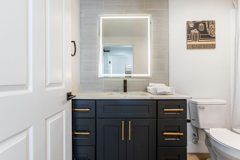 Bathroom 2, CozySuites at Kierland Commons, Maricopa