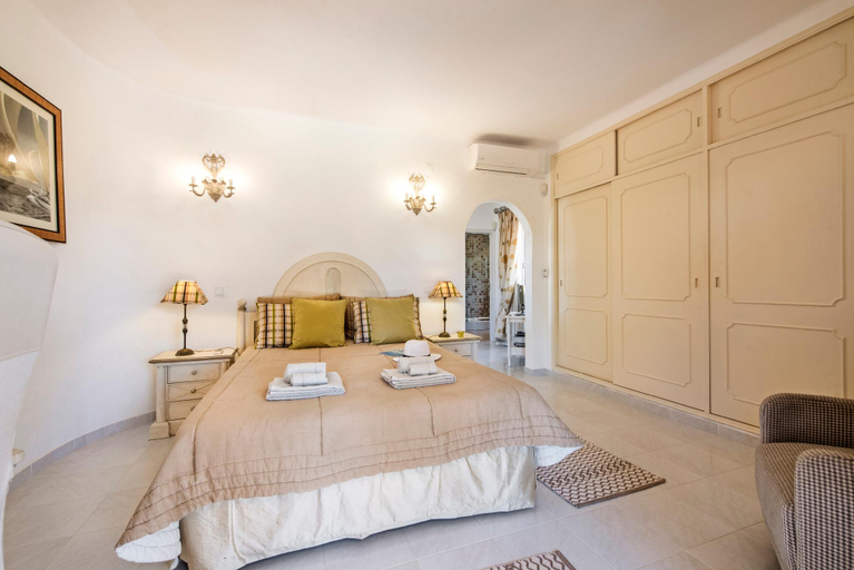 Bedroom 3, 4 Beds., Private Pool, Close To All Amenities, Loulé