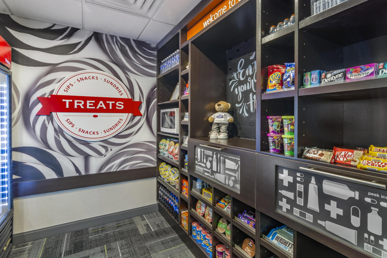 Food & Drinks 5, Hampton Inn & Suites by Hilton Edmonton/West, Division No. 11