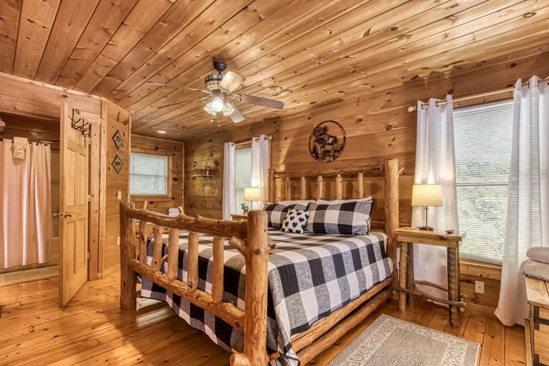 Room 4, Whispering Pines by Beyond Expectations With Hot Tub, Sevier