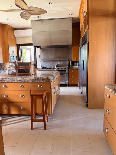 Room 4, Expansive 6BR Estate Panoramic Sea Views Pool Resort Access