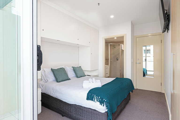 Room 4, Beachfront Serenity Glenelg, Adelaide