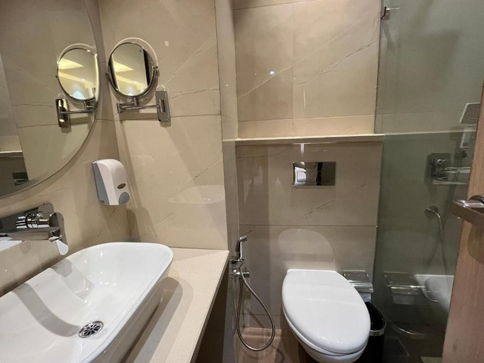 Bathroom 5, Hotel RRV with Free Parking, Amritsar