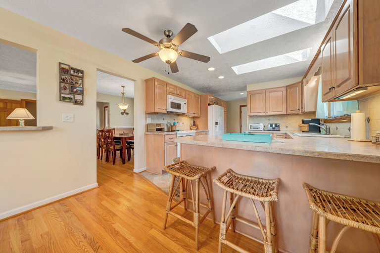 Private kitchen 5, Stargaze - Lakefront With Private Dock, Bedford