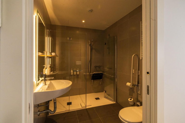 Bathroom 4, Spark By Hilton Madrid Alcala, Madrid