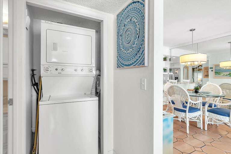 Dining 2, Gulf Shores #205, Pinellas