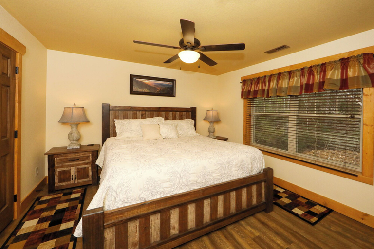 Bedroom 2, Ivie Holler, Sevier