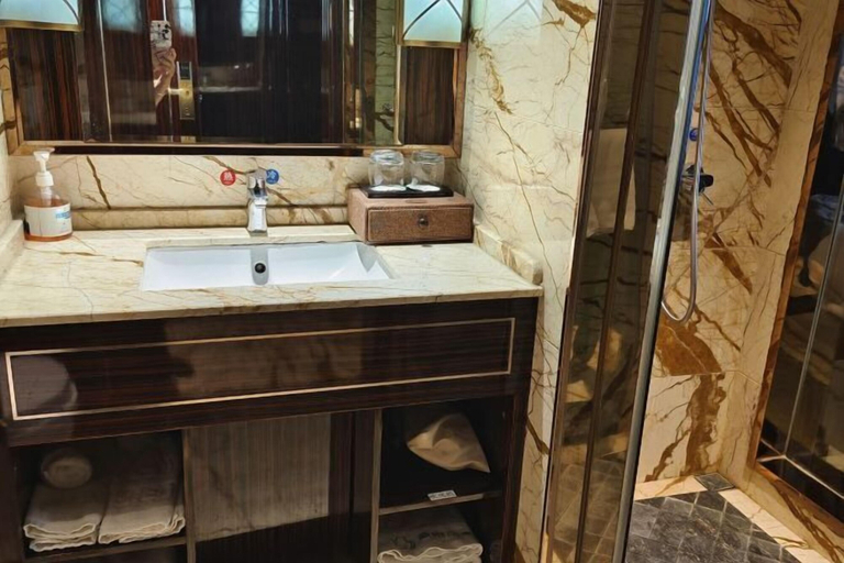 Bathroom 4, Ying Rong Hotel, Chuxiong Yi