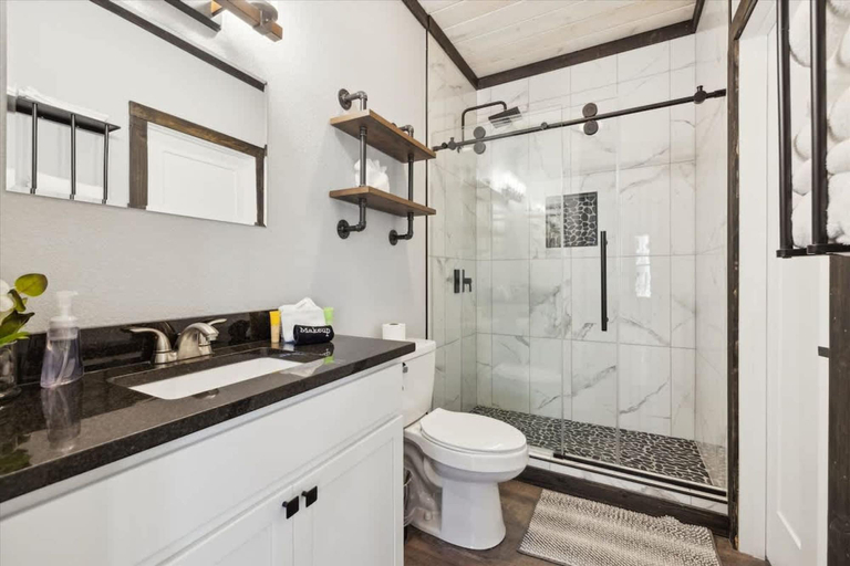 Room 5, Sassy Bear Hideaway by Beyond Expectations, Sevier