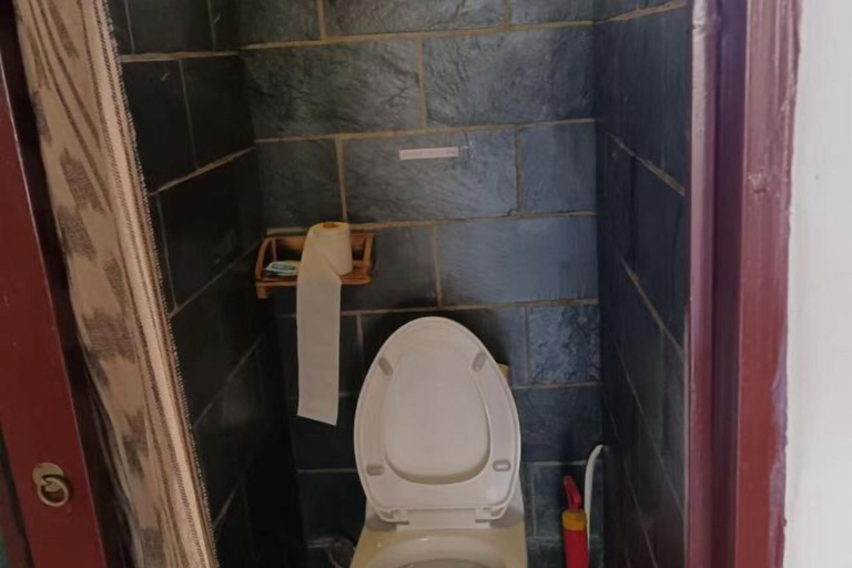 Bathroom 4, Ziyou Suiyue Design Hostel, Lijiang