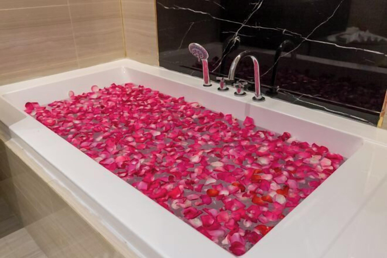 Bathroom 5, The Premier Palace Hotel and Spa, Ruessei Kaev