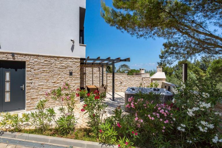 Exterior & Views 3, Seaside Spa & Villa, Ližnjan