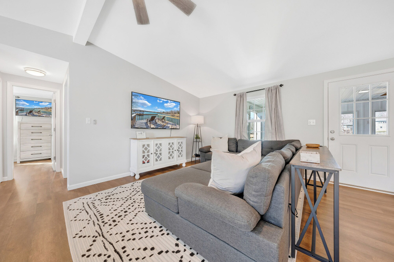 Living area 5, Lake Starboard - Lakefront w/ Private Dock & Fire Pit, Bedford