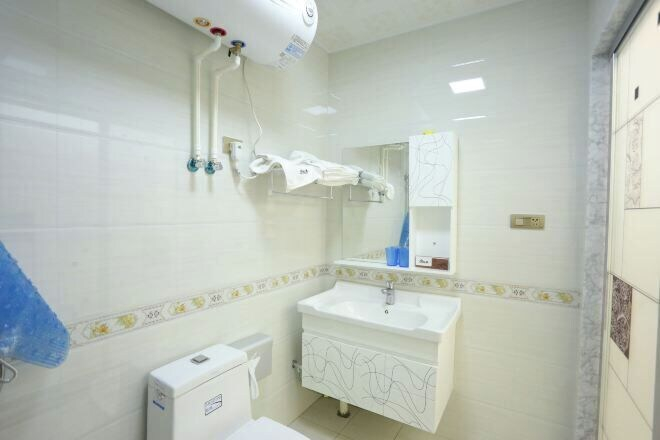 Bathroom 4, Xingfu Yayuan Guesthouse, Jiaxing