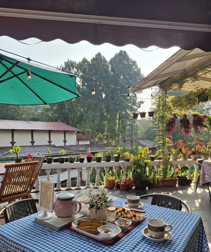 Outdoor dining 4, Parabonhaus Kopitiam - Bed & Breakfast, Bogor