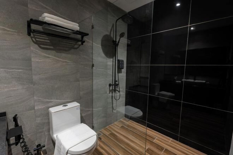 Bathroom 3, Blu Sentral Hotel , Tawau