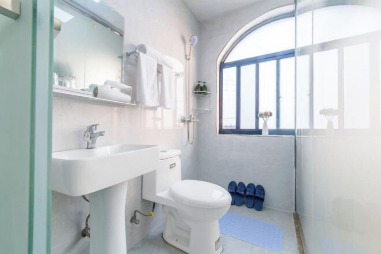 Bathroom, Ping'an Hotel, Shanghai