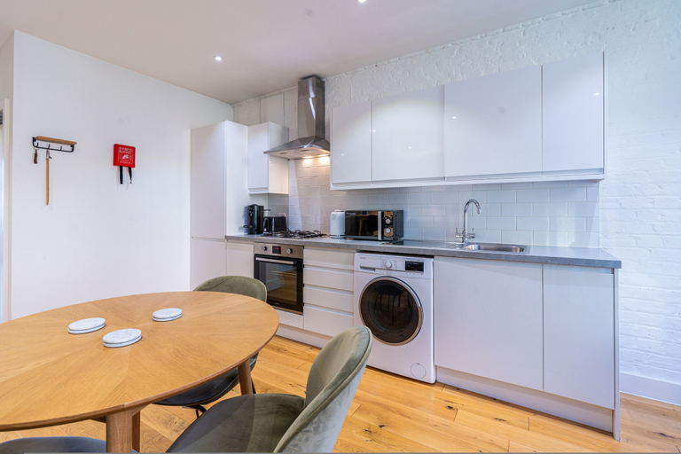 Room 4, Citylink Central Flat 2, London