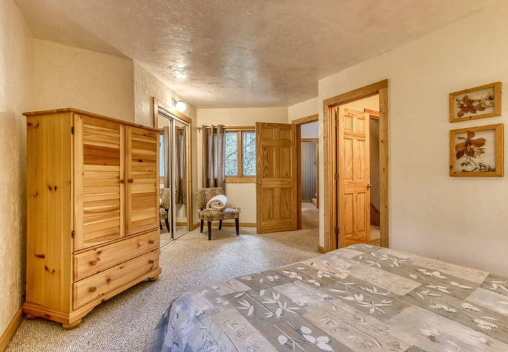 Room 4, Woods Child Cabin by Beyond Expectations With Hot Tub, Sevier