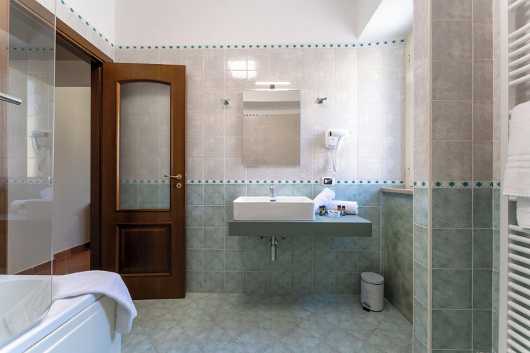 Bathroom 3, La Perla del Sangro, L'Aquila