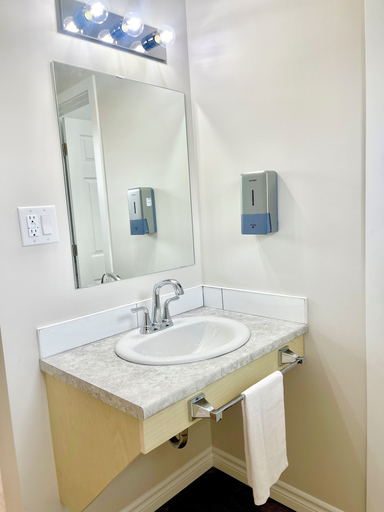 Bathroom 4, Inn On Pim, Algoma