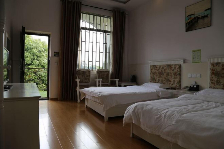 Bedroom, Shadian Ping'an Inn, Honghe Hani and Yi