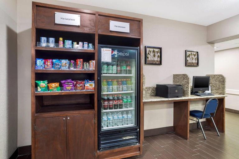 Food & Drinks 5, Comfort Suites Brenham, TX, Washington