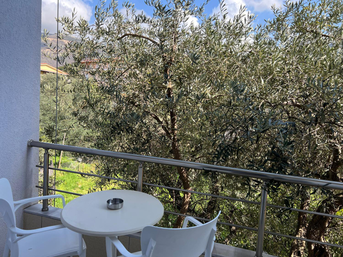 Others 5, Hotel Prinos, Vlorës