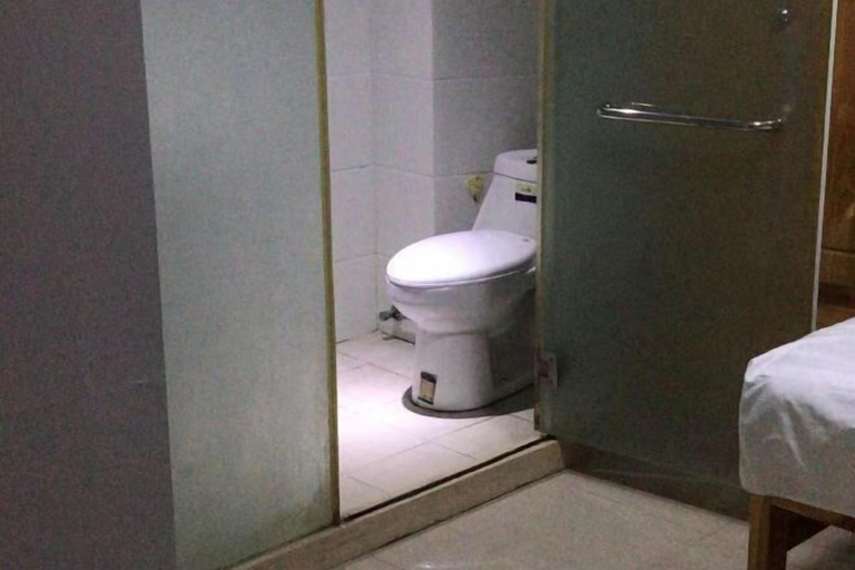 Bathroom 4, Oushang Apartment, Shanghai