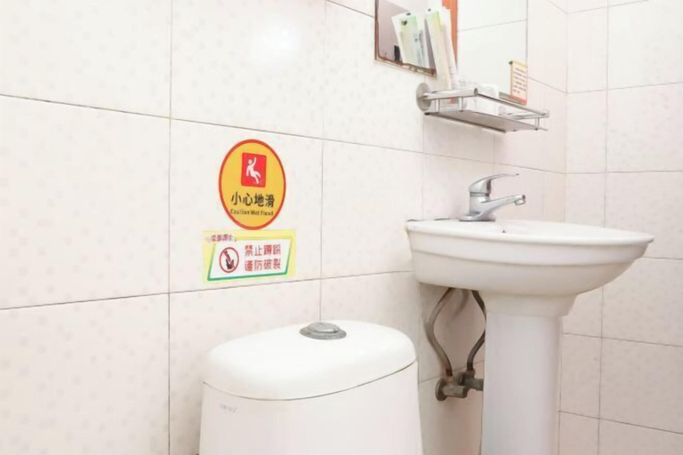 Bathroom 3, Fuman Hostel, Shanghai