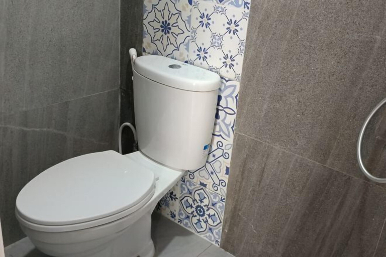 Bathroom 4, D'Ninety Six Inn, Gunung Kidul
