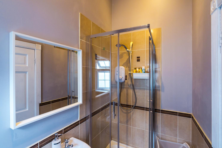 Bathroom 3, Dublin Airport Homestay, Dublin