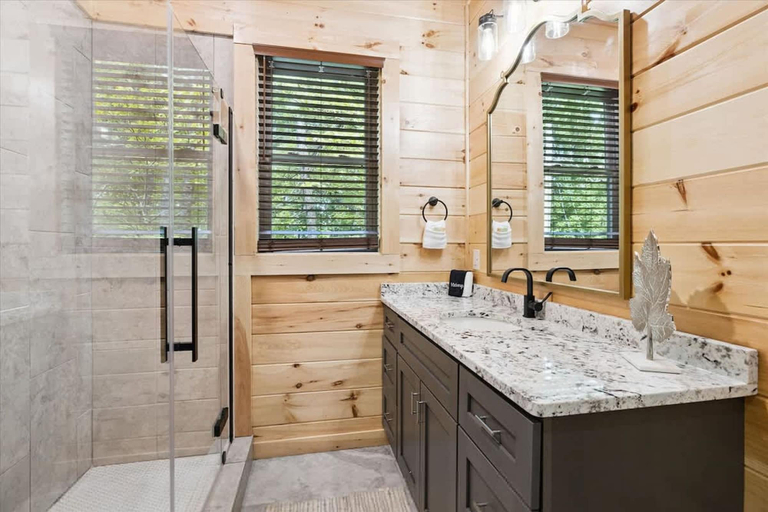 Room 3, Bearodise by Beyond Expectations With Hot Tub, Sevier