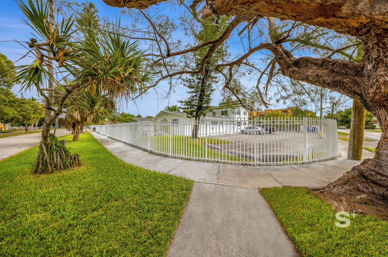 Property grounds 5, Chic 1-BD Apt in Miami Gym-Free Parking, Miami-Dade