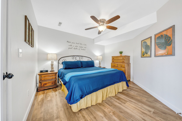 Room 2, Lake Point Retreat - Lakefront Home With Hot Tub, Fire pit & Game Room, Bedford
