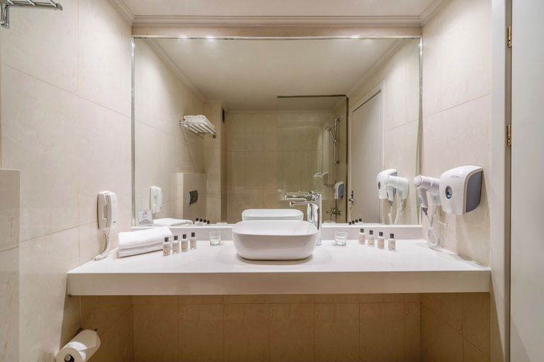 Bathroom 4, Sol Cosmopolitan Rhodes - All inclusive, South Aegean