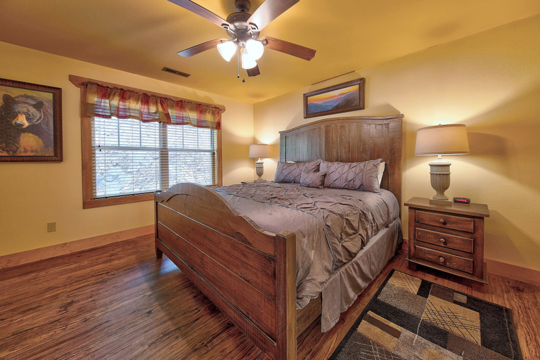 Bedroom 2, Break Time, Sevier