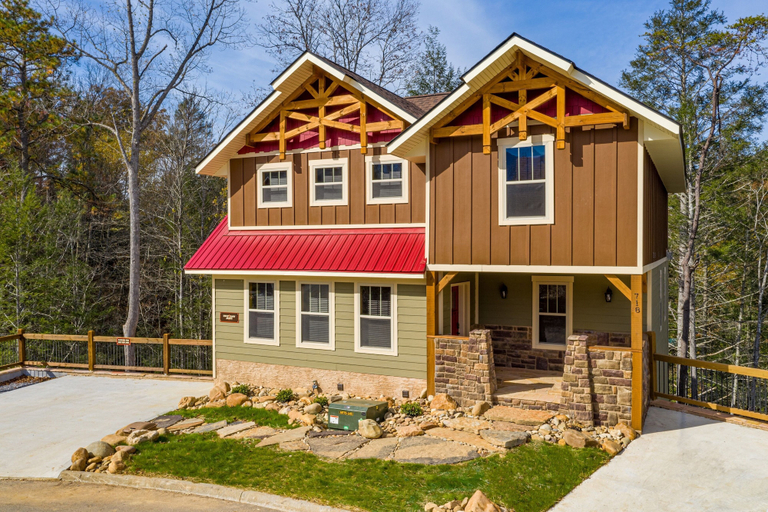 Exterior & Views