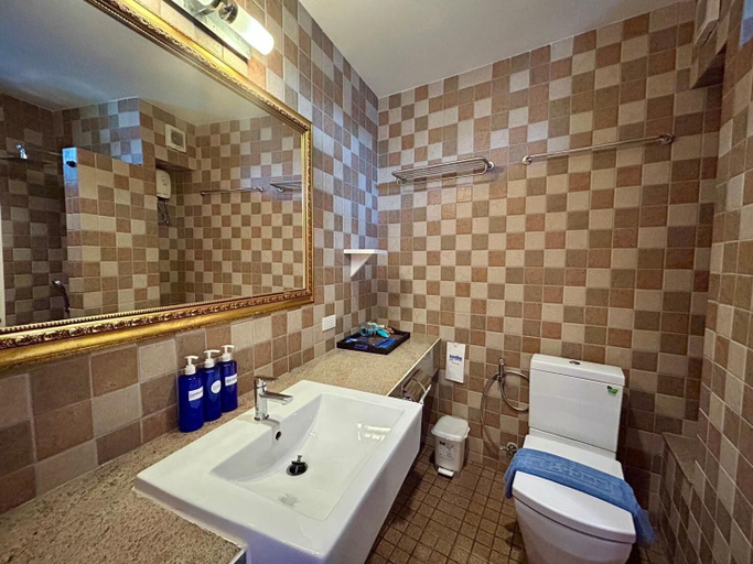 Bathroom 5, GrandBlue Resort, Klaeng