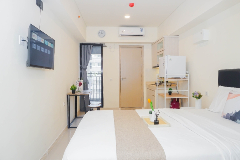 Bedroom 3, Comfy and Nice Studio Space at Apartment Meikarta District 1 By Travelio, Cikarang