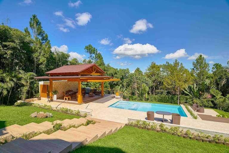 Room 2, 4BR Wood Mountain Villa Jarabacoa Heated Pool, Jarabacoa