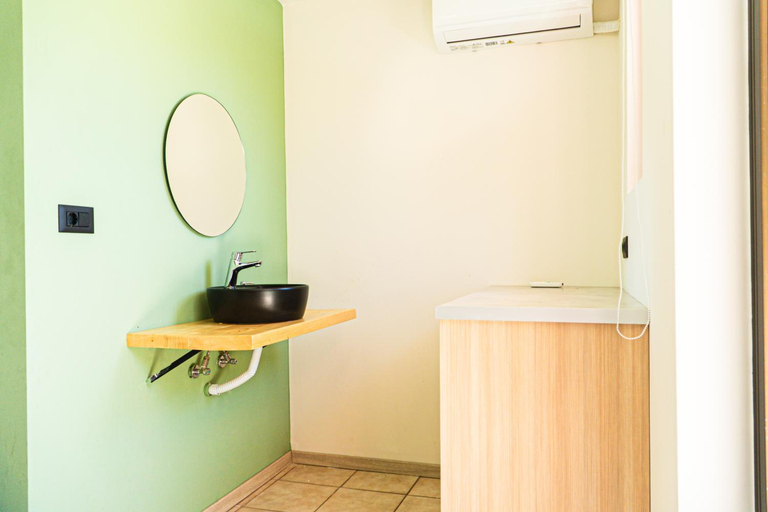 Bathroom 2, Maui Poolside Studios, Ionian Islands