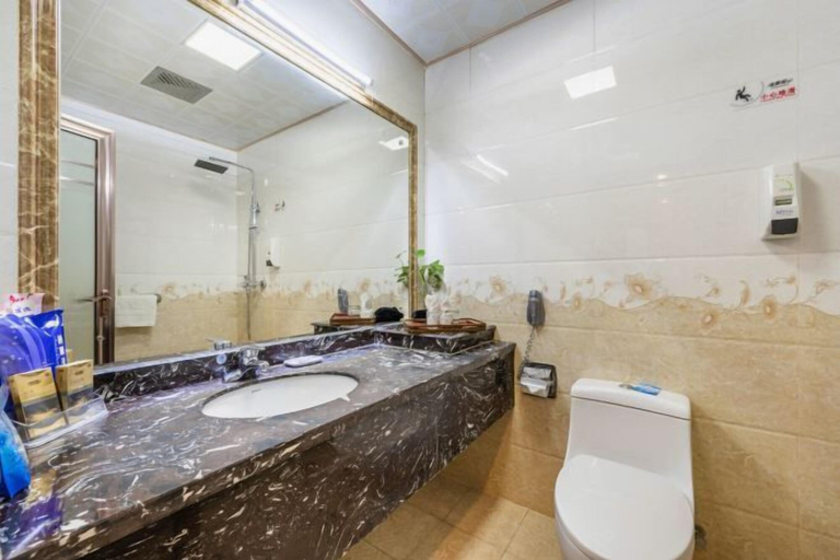 Bathroom 3, Hongrui Holiday Hotel, Linxia Hui