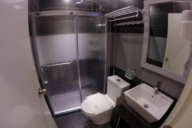 Bathroom 3, Ocean Inn Semporna, Semporna