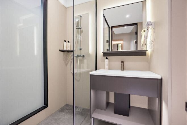 Bathroom 3, 7 Days Inn Selected (Beijing South Station Yongdingmen Subway Station), Beijing