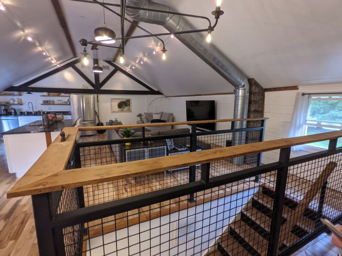 Interior 2, Hay Loft Apartment in Barn - Goshen, Orange
