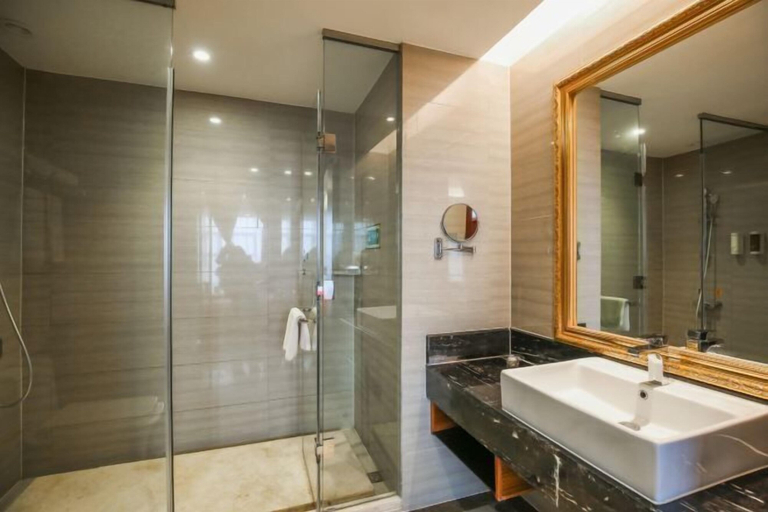Bathroom 4, Vienna International Hotel (Mount Emei Crystal Plaza Hotel), Leshan