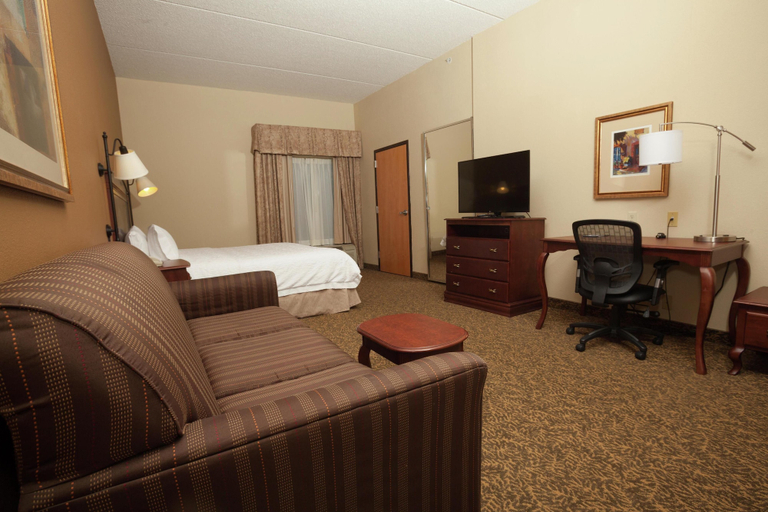 Bedroom 3, Hampton Inn Oneonta, Otsego