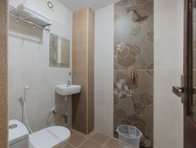 Bathroom 3, The Cubic Stays, Chennai