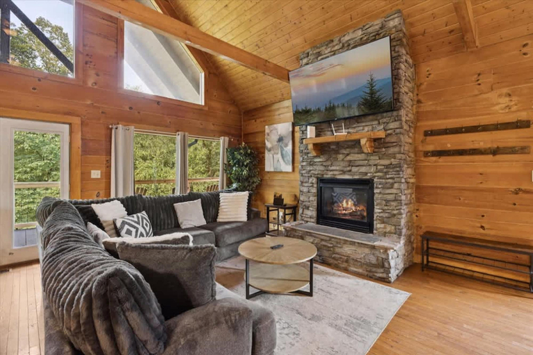 Room 3, Beauty By The River Lodge by Beyond Expectations, Sevier